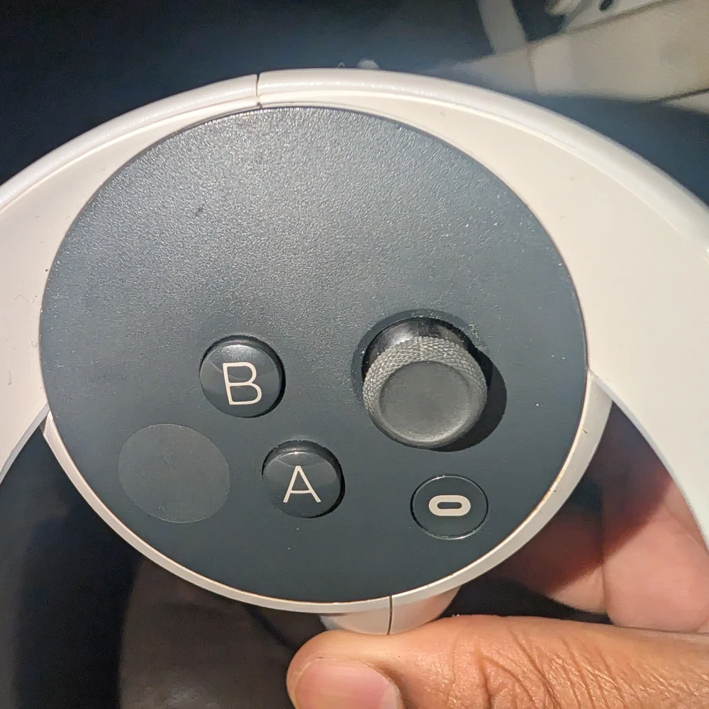 Used Oculus Quest 2 With A Broken Head Strap And Only The Right Controller